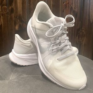 Nike Quest 4 Running Shoes